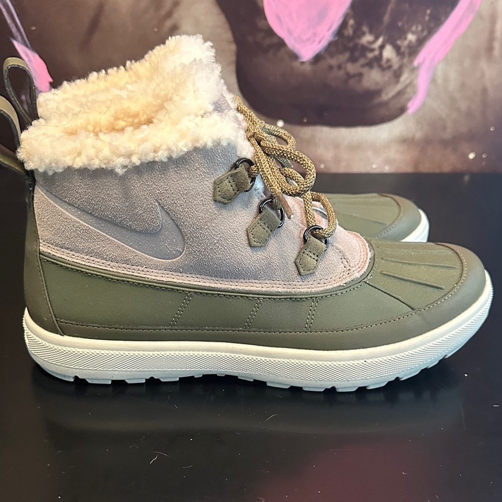 Nike Olive and Beige Winter Boots